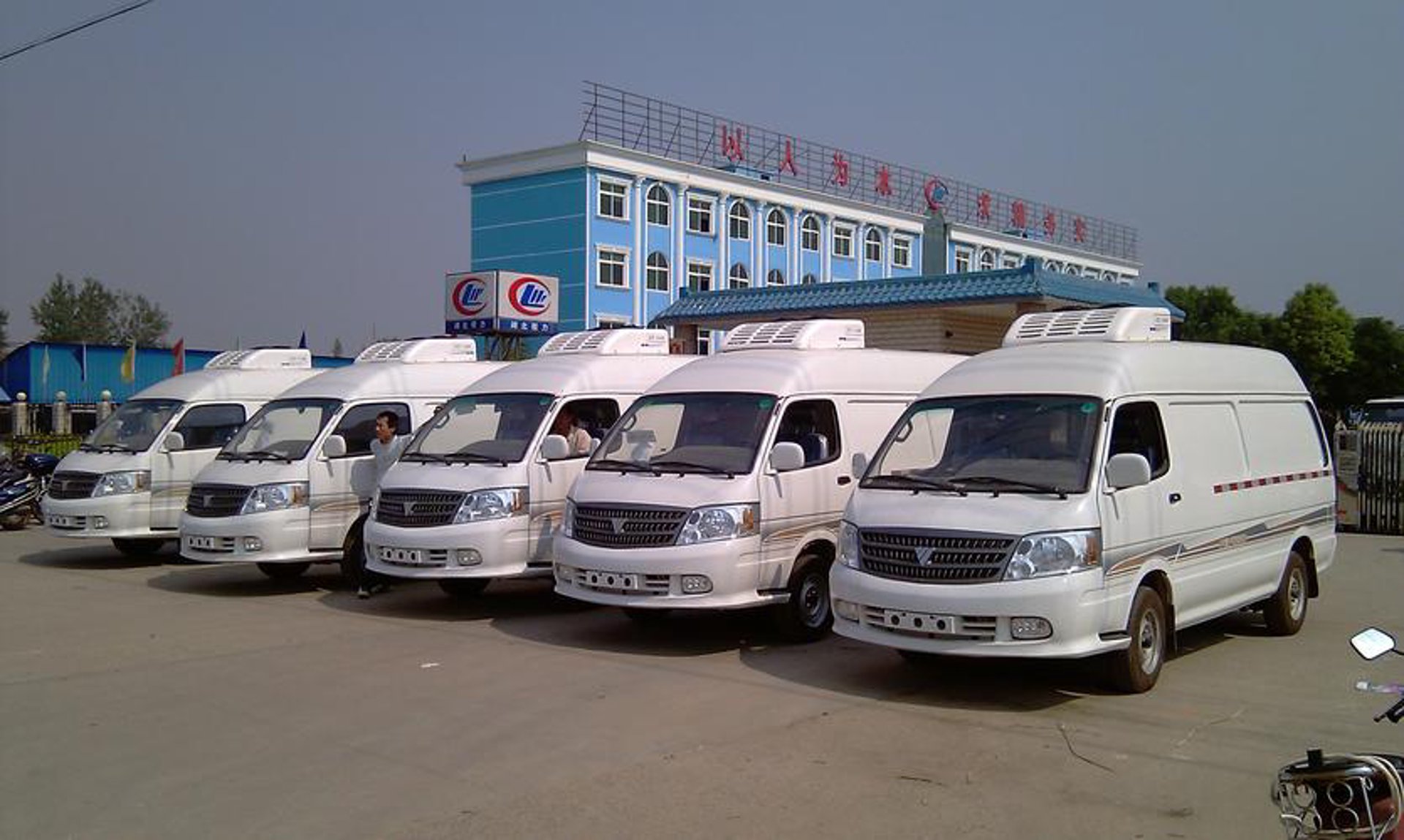 吸污车：城市清洁的守护者